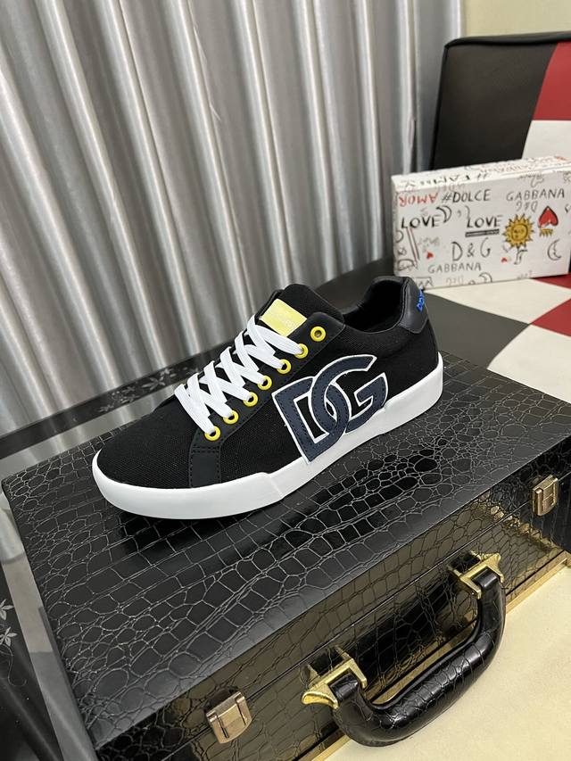 出厂价pp： Dg 最新运动休闲鞋时尚百搭，可为各式造型增光添彩。塑造独具动感活力与摩登气息的精致设计，尽显现代优雅格调。 Size：36-46