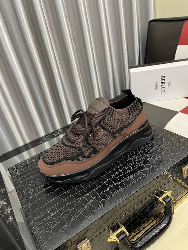 出厂价pp： 布鲁提 Berlut* Shadow男士运动鞋履 ，这双袜子鞋用轻盈且极富韧性的针织面料，高密度飞织制成，搭配招牌的小牛皮皮胚手工擦色改色工艺，还
