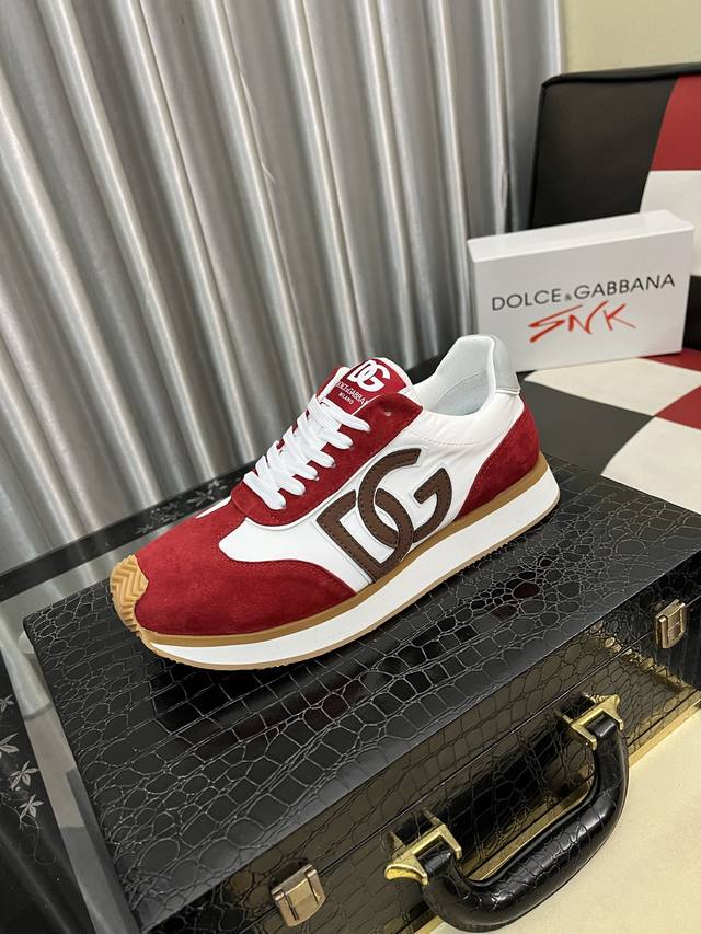 出厂价pp： Dg 最新运动休闲鞋时尚百搭，可为各式造型增光添彩。塑造独具动感活力与摩登气息的精致设计，尽显现代优雅格调。 Size：36-46