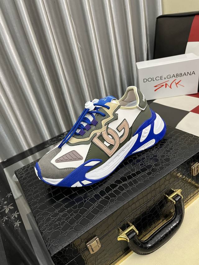 出厂价pp： Dg 最新运动休闲鞋时尚百搭，可为各式造型增光添彩。塑造独具动感活力与摩登气息的精致设计，尽显现代优雅格调。 Size：36-46