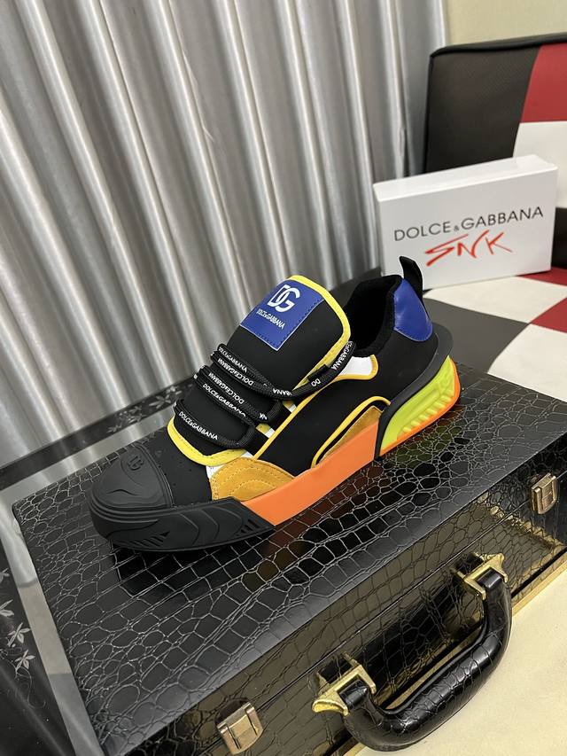 出厂价pp： Dg 最新运动休闲鞋时尚百搭，可为各式造型增光添彩。塑造独具动感活力与摩登气息的精致设计，尽显现代优雅格调。 Size：36-46