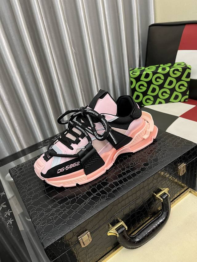 出厂价pp： Dg 最新运动休闲鞋时尚百搭，可为各式造型增光添彩。塑造独具动感活力与摩登气息的精致设计，尽显现代优雅格调。 Size：36-46
