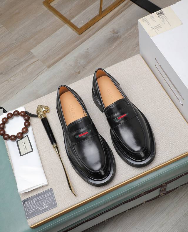 出厂价p 原版 水染牛里 古驰Gucci 官网款正装鞋 意大利進口牛皮顶级进口水染牛皮内里精细手工制作 原版底，实物拍摄實物更好看 标准码数38-44码