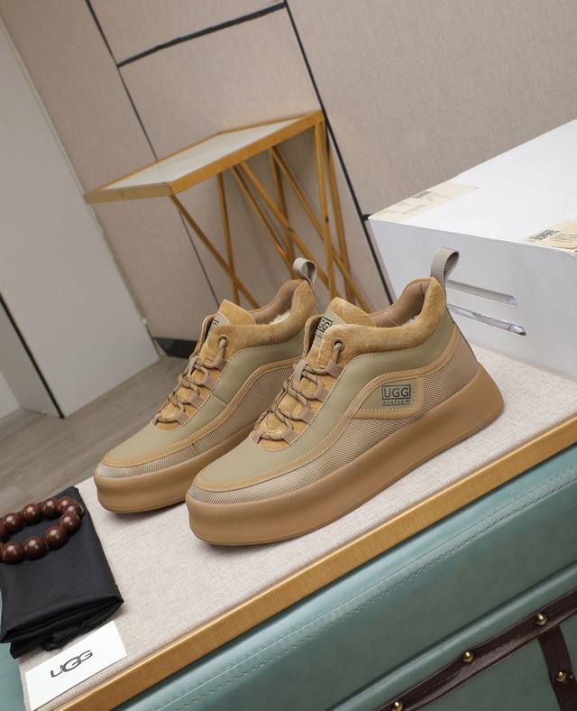 出厂价p Iuggi 新款复古老花男鞋 休闲百搭 高级感满满 时尚轻奢个性款 联名款 复古老花因素 帅气范儿十足 头层绒面牛皮 内里羊毛 鞋底橡胶大底 轻便又防