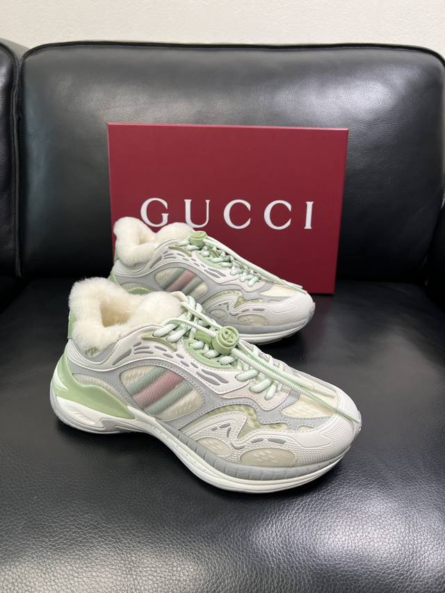 Gucci 高品质 顶级工艺品 古奇 专柜新款原厂配置，意大利进口牛皮面料，进口羊毛内里牛皮垫，透气舒适，鞋底：原厂特供原版底超级舒适，原厂跟单货，欢迎对比，码