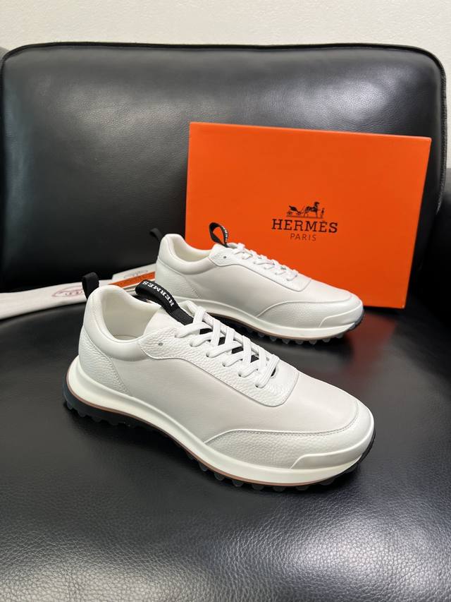 Hermes 高品质 顶级工艺品 爱马仕 专柜同步发售原厂配置，意大利进口原版牛皮面料，高品质拼接工艺，全进口水染牛皮里垫，鞋底：原厂特供原版底超级舒适，原厂跟