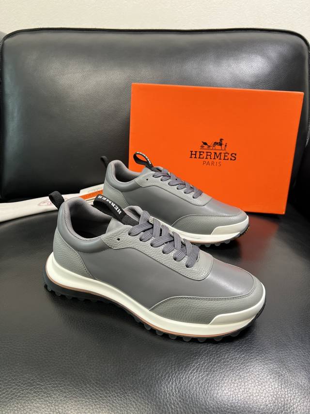 Hermes 高品质 顶级工艺品 爱马仕 专柜同步发售原厂配置，意大利进口原版牛皮面料，高品质拼接工艺，全进口水染牛皮里垫，鞋底：原厂特供原版底超级舒适，原厂跟