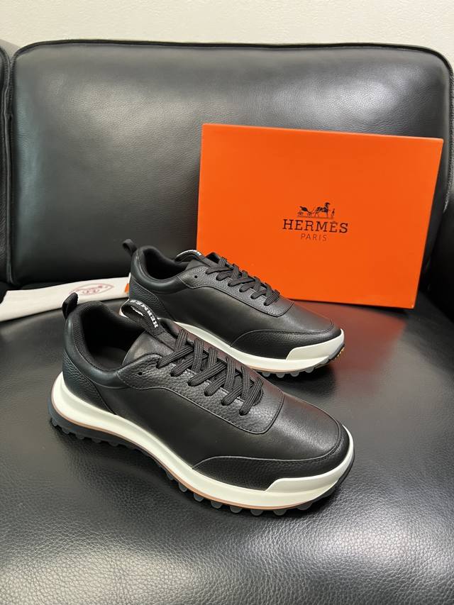 Hermes 高品质 顶级工艺品 爱马仕 专柜同步发售原厂配置，意大利进口原版牛皮面料，高品质拼接工艺，全进口水染牛皮里垫，鞋底：原厂特供原版底超级舒适，原厂跟