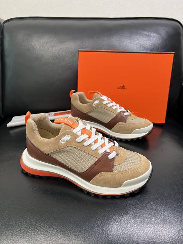 Hermes 高品质 顶级工艺品 爱马仕 专柜同步发售原厂配置，意大利进口原版牛皮面料，高品质拼接工艺，全进口水染牛皮里垫，鞋底：原厂特供原版底超级舒适，原厂跟