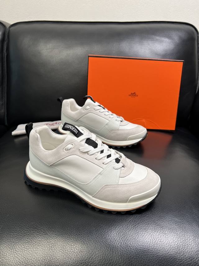 Hermes 高品质 顶级工艺品 爱马仕 专柜同步发售原厂配置，意大利进口原版牛皮面料，高品质拼接工艺，全进口水染牛皮里垫，鞋底：原厂特供原版底超级舒适，原厂跟