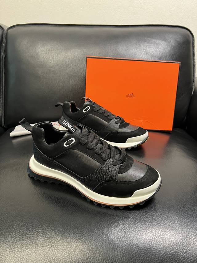 Hermes 高品质 顶级工艺品 爱马仕 专柜同步发售原厂配置，意大利进口原版牛皮面料，高品质拼接工艺，全进口水染牛皮里垫，鞋底：原厂特供原版底超级舒适，原厂跟