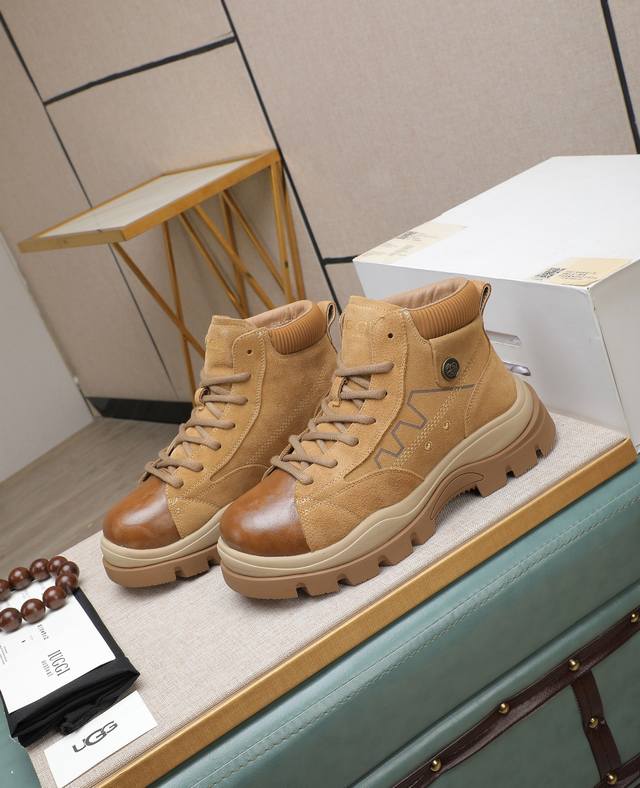 出厂价p Iuggi 新款复古老花男鞋 休闲百搭 高级感满满 时尚轻奢个性款 联名款 复古老花因素 帅气范儿十足 头层绒面牛皮 内里羊毛 鞋底橡胶大底 轻便又防