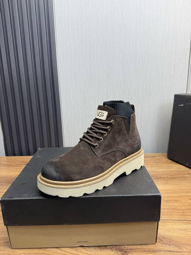 工厂p价 Ugg 男士冬季爆款保暖靴简单时尚的设计，牛皮舒适保暖羊毛里 穿着柔软舒适，保暖性好，脚感极佳 38-45正码