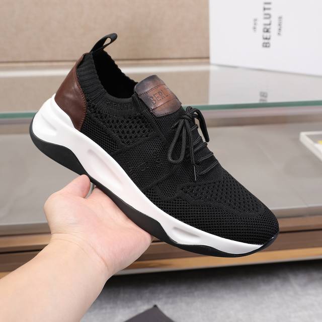 春夏新品系列，市场唯一对版版本 布鲁提 Berlut* Shadow男士运动鞋履 。香港购入原版开发打造 作为品牌首款针织运动鞋履，这双袜子鞋用轻盈且极富韧性的