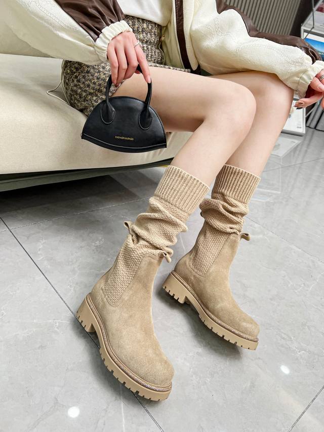 Rene Caovilla秋冬新款袜靴舒适百搭又时髦秋冬必备短靴 一见钟情的袜靴来啦 麂皮拼接针织设计包裹性超好 小腿粗的宝子们也豪无压力 气质甜美 时尚潮流