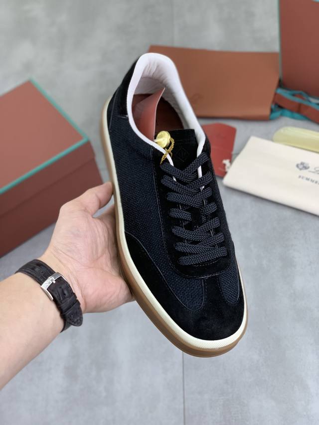 出厂价pp 实价 最新款休闲鞋Loro piana 顶级级购买原版复制 于1924年4月24日一手创立现有的Loro piana公司。家族经营至今已是第六代，为