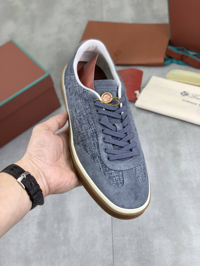 出厂价pp 实价 最新款休闲鞋Loro piana 顶级级购买原版复制 于1924年4月24日一手创立现有的Loro piana公司。家族经营至今已是第六代，为