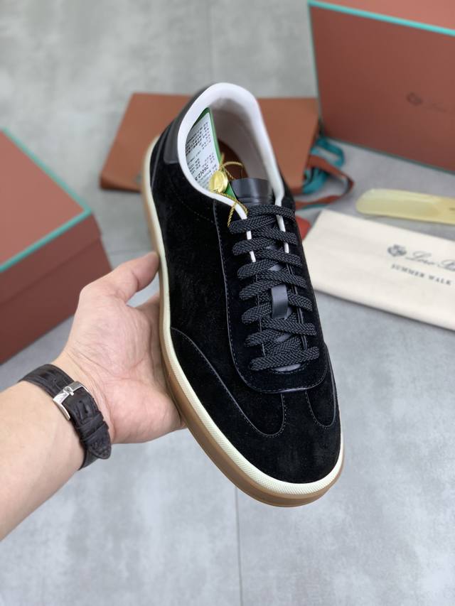 出厂价pp 实价 最新款休闲鞋Loro piana 顶级级购买原版复制 于1924年4月24日一手创立现有的Loro piana公司。家族经营至今已是第六代，为