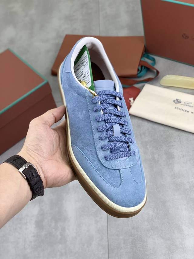 出厂价pp 实价 最新款休闲鞋Loro piana 顶级级购买原版复制 于1924年4月24日一手创立现有的Loro piana公司。家族经营至今已是第六代，为