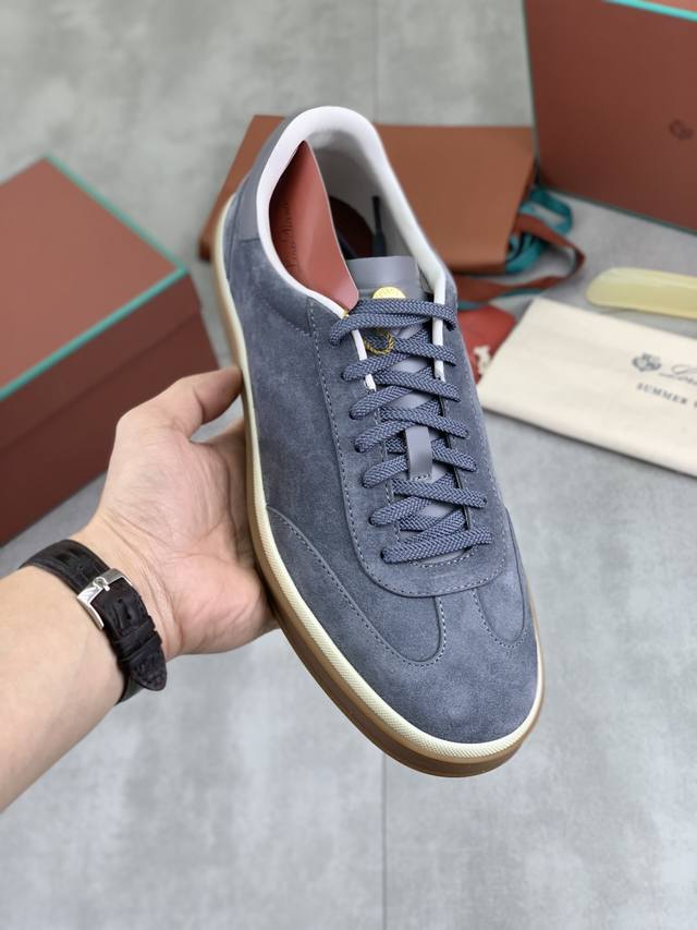 出厂价pp 实价 最新款休闲鞋Loro piana 顶级级购买原版复制 于1924年4月24日一手创立现有的Loro piana公司。家族经营至今已是第六代，为