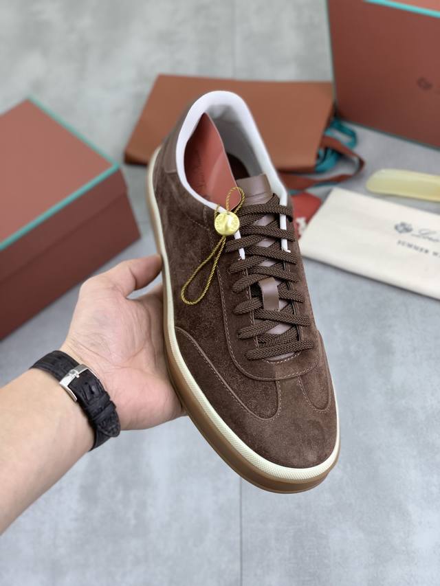 出厂价pp 实价 最新款休闲鞋Loro piana 顶级级购买原版复制 于1924年4月24日一手创立现有的Loro piana公司。家族经营至今已是第六代，为