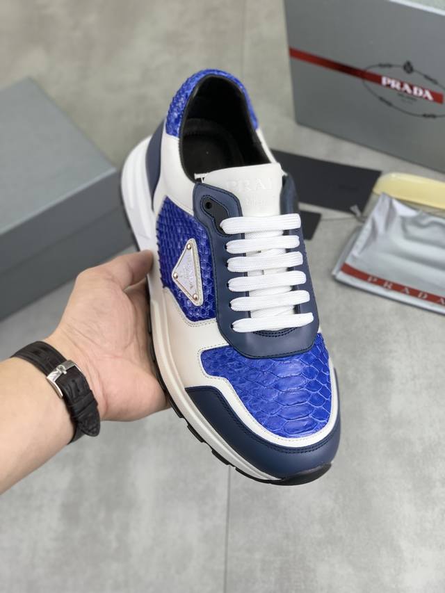 工厂p价p 实价 顶级品质 官网新款爆款上市，百年不过时， 潮牌 普拉达prada 主推爆款，前卫百搭时尚男鞋私版开模，牛皮面拼接1：1油边处理..时尚干脆、原