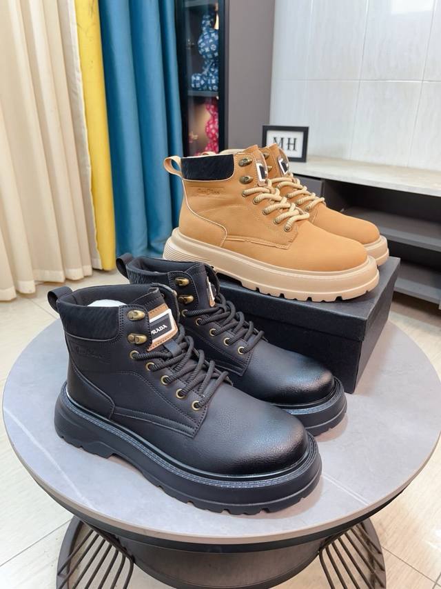 出厂价p 普拉达 男士经典休闲鞋，进口头层牛皮配专用材料，意大利进口水染真皮内里高档舒适，原版大底轻盈耐磨！纯手工制作，细节决定品质！Size：38-44