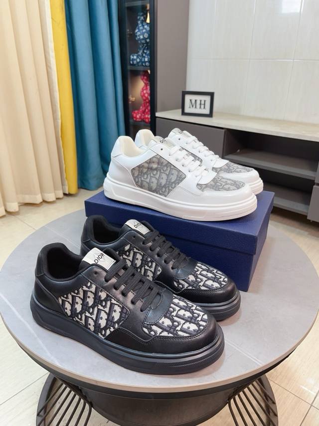 出厂价p Dior迪奥 爆卖款官网全球首发男鞋高端品牌 官网最新款系列：鞋面采用进口牛皮搭配专供面料打造网布透气内里。让行走更加便捷舒适！与官方的质量相比美的1