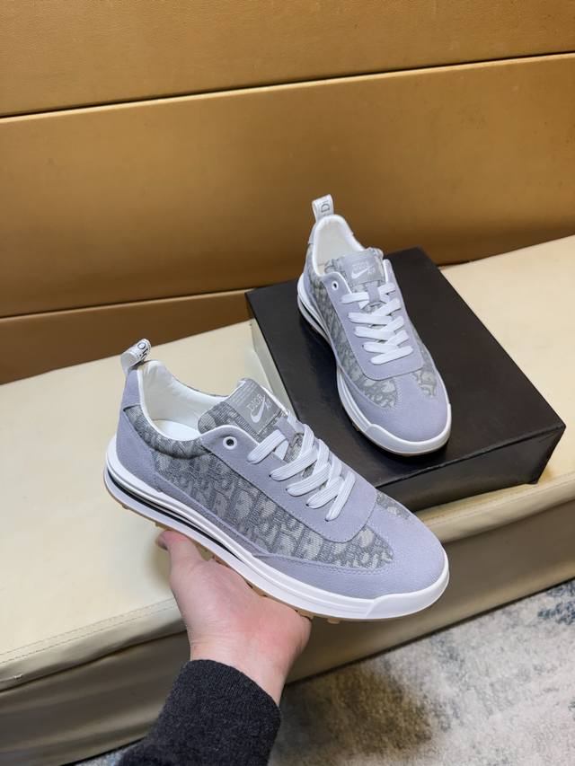 Diao迪奥 原单品质.～ 独特现代风运动鞋。休闲鞋潮男必备款 意大利进口原版品牌，进口原版皮，羊里 拒绝脱色磨脚 鞋底：原厂特供原版底，法国懒人风格设计 贴脚