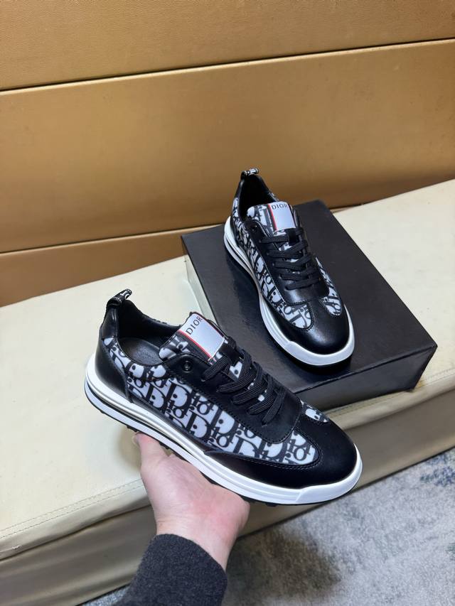 Diao迪奥 原单品质.～ 独特现代风运动鞋。休闲鞋潮男必备款 意大利进口原版品牌，进口原版皮，羊里 拒绝脱色磨脚 鞋底：原厂特供原版底，法国懒人风格设计 贴脚
