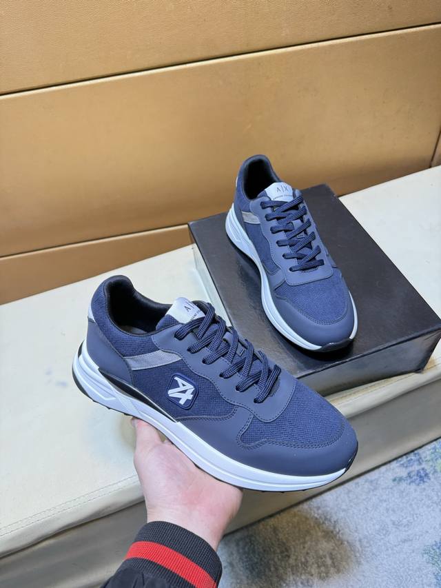 独家首发 阿玛尼 独特现代风运动鞋。专柜代购休闲 意大利进口原版皮， 猪里 拒绝脱色磨脚 鞋底：原厂特供原版底，超酷 系带走路都带风风格设计 原单品质全真皮制作