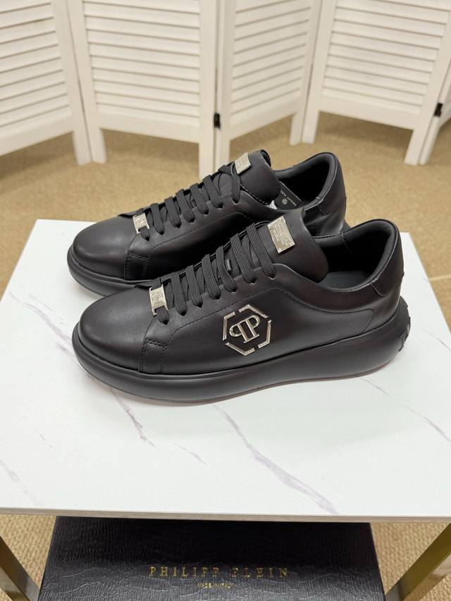 philipp piein 菲利普普萊茵 专柜同步男款 引领潮流时尚趋势 以奢华狂野设计出货 上 脚绝对舒适鞋面全手工打造五金时尚 高端品质原厂工艺必备款 39