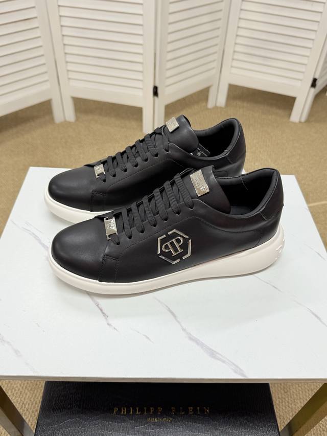 philipp piein 菲利普普萊茵 专柜同步男款 引领潮流时尚趋势 以奢华狂野设计出货 上 脚绝对舒适鞋面全手工打造五金时尚 高端品质原厂工艺必备款 39