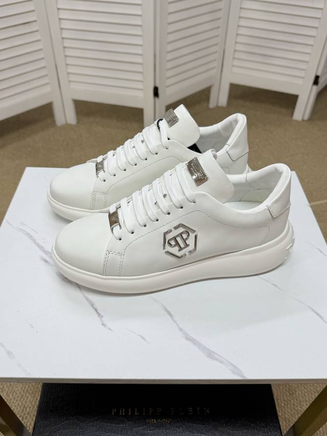 philipp piein 菲利普普萊茵 专柜同步男款 引领潮流时尚趋势 以奢华狂野设计出货 上 脚绝对舒适鞋面全手工打造五金时尚 高端品质原厂工艺必备款 39