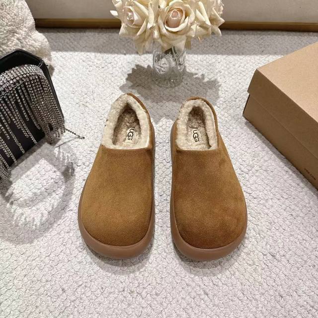 Ugg 女款 升级版厚底小土豆 羊毛靴真的是必须人手一双！慵懒随性的代表，穿搭上脚真的很高级 上脚包裹感超Nice，很舒服，懒人必备A级牛反绒面料100%纯羊毛