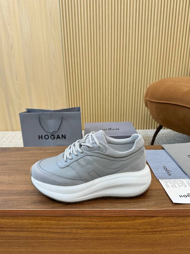 实价 霍根新款，独家一比一开模，Hogan Chunky H696系列设计精巧，闪耀遐想期许，展映型格新潮，个性厚底舒适又使身姿挺拔修长，述说日常新象，写就现代