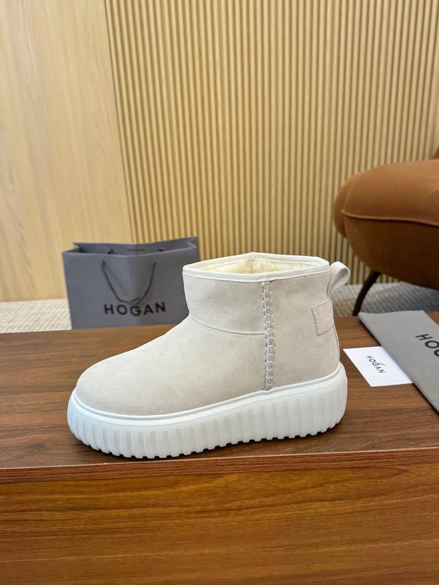 实价 爆爆爆 霍根Hogan新款， 女士时尚圆头真皮羊毛短靴，运动休闲，厚底让你穿上瞬间长高55Mm。绒面小牛皮手工拉线，新时代简约的美感 ，后置提鞋环，后置L