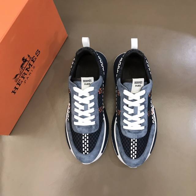 H高端奢品 2026春夏新品系列，男士Chris休闲运动鞋，面料采用意大利进口小牛皮 鞋身纯手工编织工艺，手感柔软细腻 搭配牛皮内里 Tpu大底耐磨防滑 双色橡