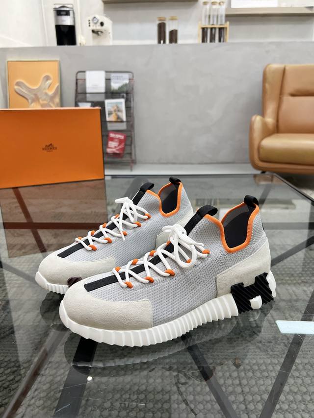 H 顶级代购 爱 超人气男神运动鞋新品来袭专柜同步发售原厂配置，意大利进口原版牛皮搭飞织面料，透气舒适驾车必备，全进口水染牛皮里垫，鞋底：原厂特供原版底超级舒适