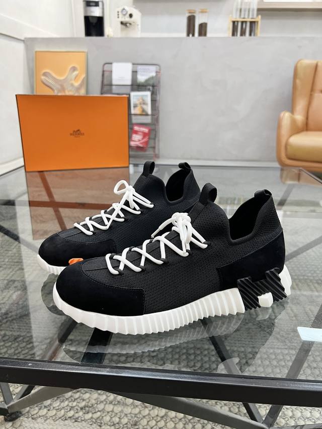 H 顶级代购 爱 超人气男神运动鞋新品来袭专柜同步发售原厂配置，意大利进口原版牛皮搭飞织面料，透气舒适驾车必备，全进口水染牛皮里垫，鞋底：原厂特供原版底超级舒适