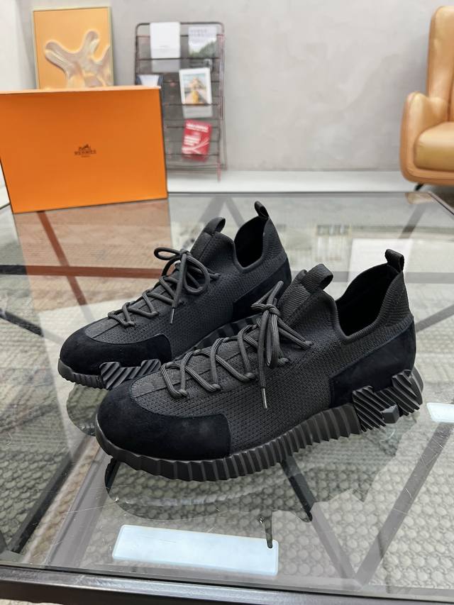 H 顶级代购 爱 超人气男神运动鞋新品来袭专柜同步发售原厂配置，意大利进口原版牛皮搭飞织面料，透气舒适驾车必备，全进口水染牛皮里垫，鞋底：原厂特供原版底超级舒适