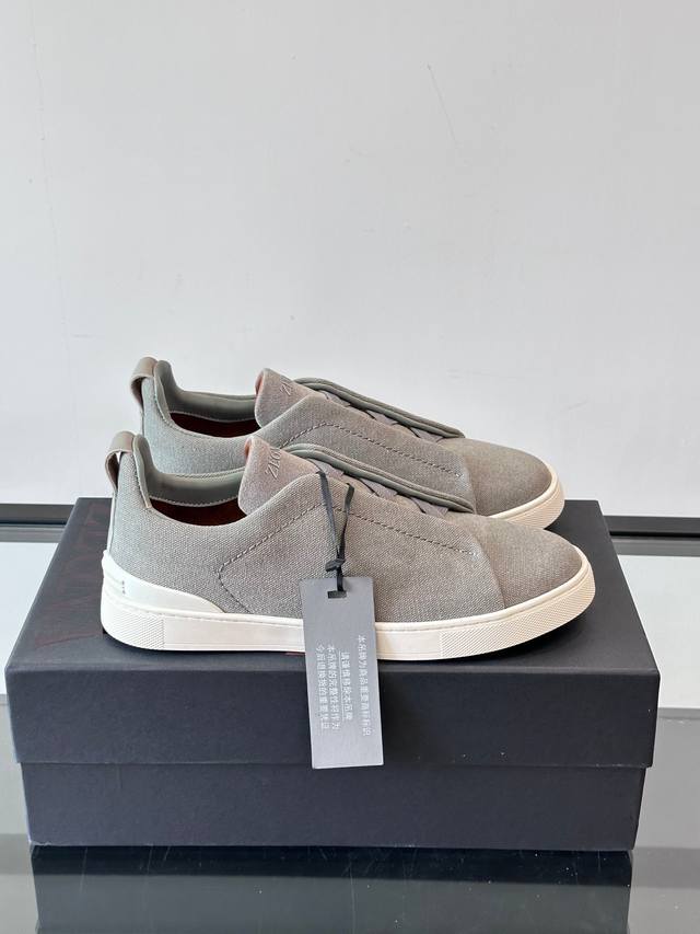 Zegna 杰尼亚 新款男士低帮皮革运动鞋，选用进口牛皮打造，丰富的工艺细节，鞋底骆马皮革嵌饰和品牌压纹徽标细节，干净简洁的设计线条非常百搭，优雅大气，动感十足