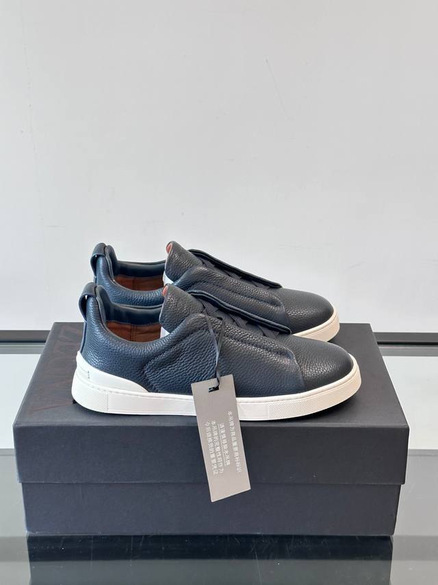 Zegna 杰尼亚 新款男士低帮皮革运动鞋，选用进口牛皮打造，丰富的工艺细节，鞋底骆马皮革嵌饰和品牌压纹徽标细节，干净简洁的设计线条非常百搭，优雅大气，动感十足