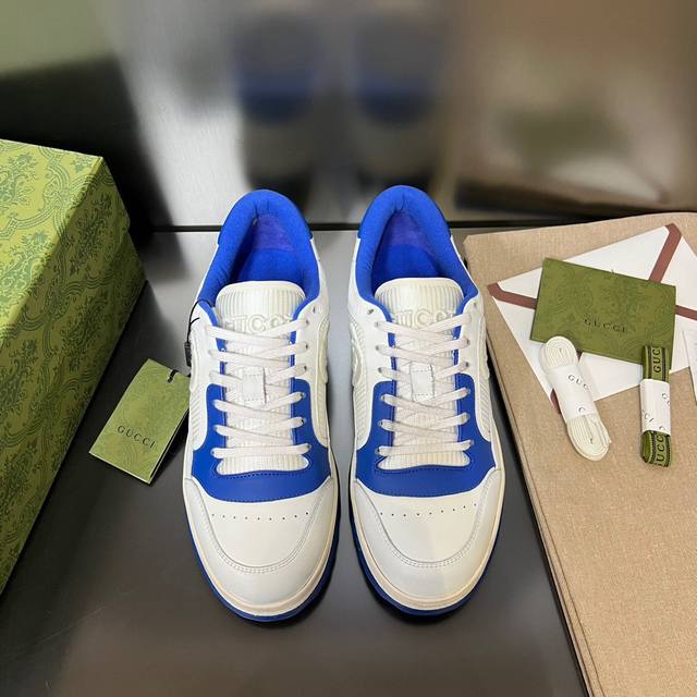 Guc最新运动鞋，原版购入开发 品相完美 精致小巧的互扣式双G标识浪漫诠释此系列的美学理念。复古灵感巧妙融于运动鞋设计，焕新演绎品牌标识。侧面互扣式双G刺绣，原