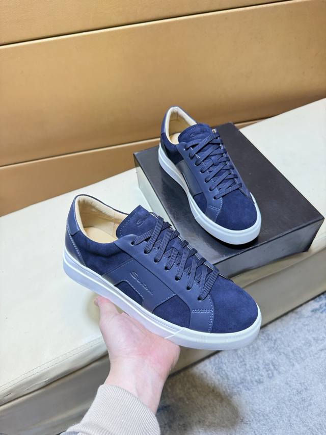 Santoni 圣东尼 顶级代购男士2025Hk专柜同步发售。鞋底：原厂特供原版底，独家活动底超级舒适，原厂跟单货，高品质多色拼接设计做工精致细腻，独一无二，