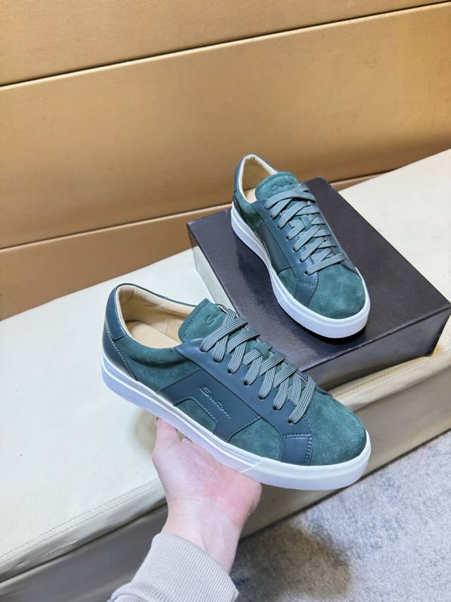 Santoni 圣东尼 顶级代购男士2025Hk专柜同步发售。鞋底：原厂特供原版底，独家活动底超级舒适，原厂跟单货，高品质多色拼接设计做工精致细腻，独一无二，