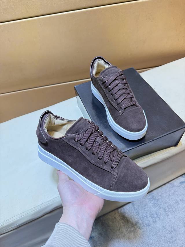 Santoni 圣东尼 顶级代购男士2025Hk专柜同步发售。鞋底：原厂特供原版底，独家活动底超级舒适，原厂跟单货，高品质多色拼接设计做工精致细腻，独一无二，