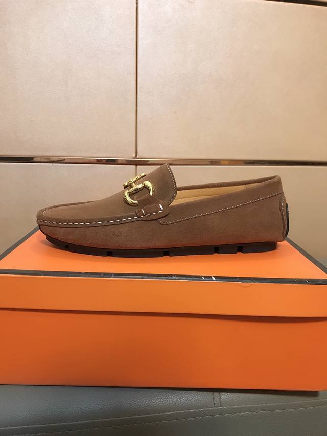 出厂价p Gucci古奇 爆卖款豆豆鞋男款男鞋高端品牌，最新款系列：鞋面采用磨砂皮，透气羊皮内里。专供防滑耐磨大底。打造时尚个性衬托你的与众不同！潮男必备经典款