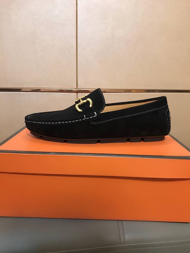 出厂价p Gucci古奇 爆卖款豆豆鞋男款男鞋高端品牌，最新款系列：鞋面采用磨砂皮，透气羊皮内里。专供防滑耐磨大底。打造时尚个性衬托你的与众不同！潮男必备经典款