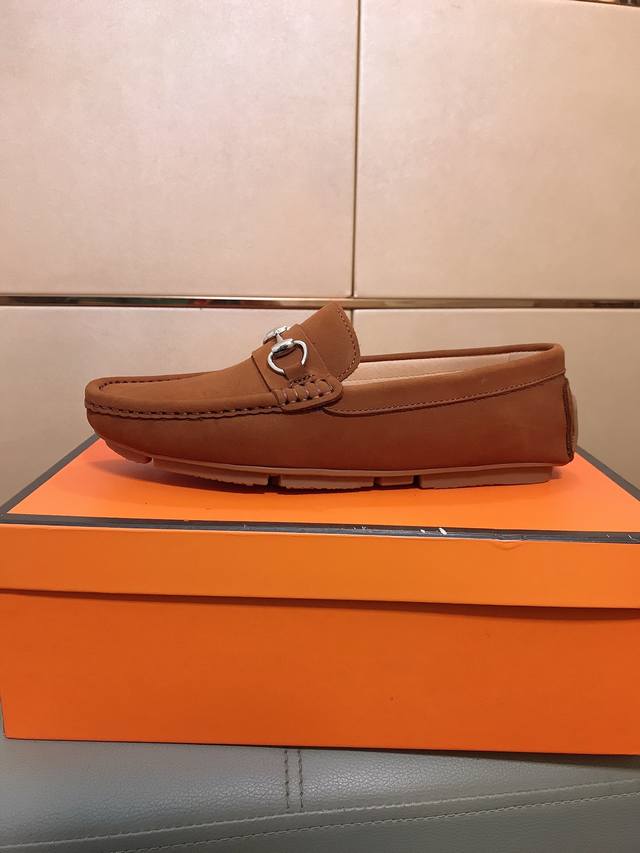 出厂价p Gucci古奇 爆卖款豆豆鞋男款男鞋高端品牌，最新款系列：鞋面采用磨砂皮，透气羊皮内里。专供防滑耐磨大底。打造时尚个性衬托你的与众不同！潮男必备经典款